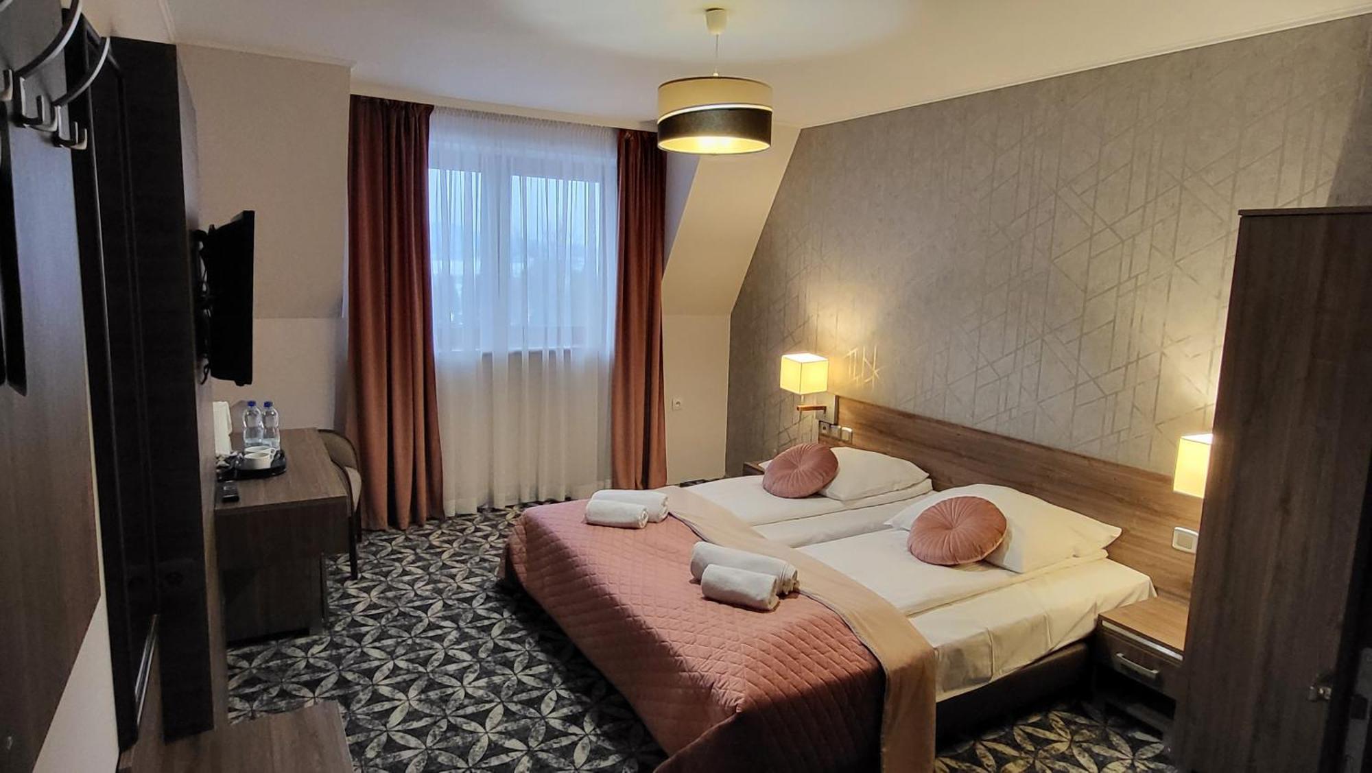 Hotel Zakliki クラクフ エクステリア 写真