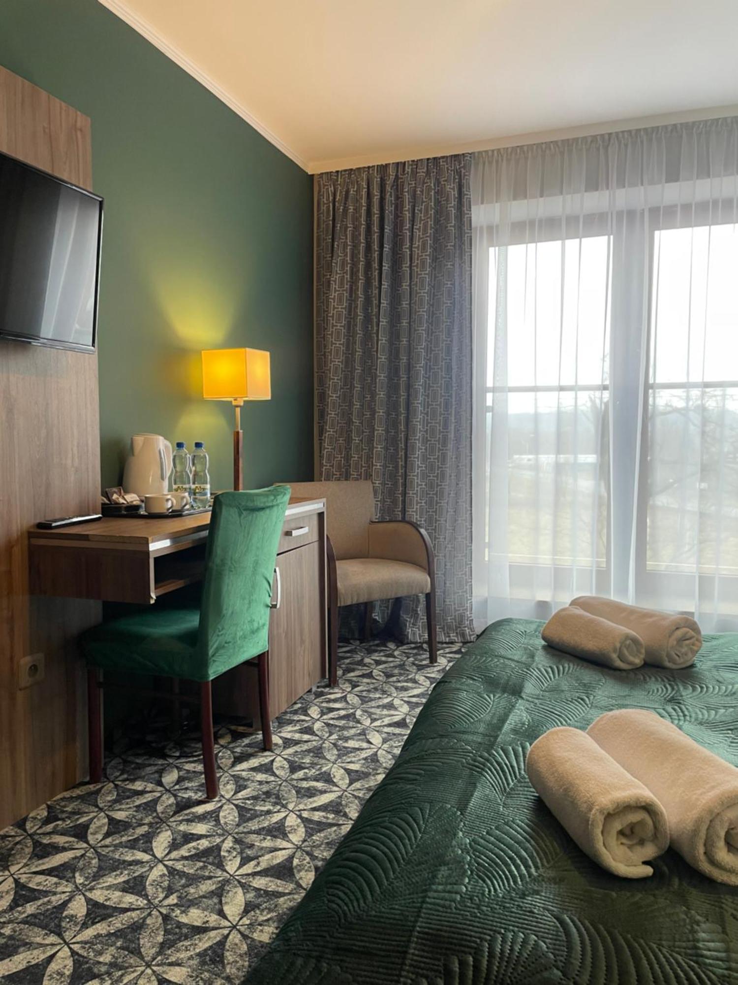 Hotel Zakliki クラクフ エクステリア 写真