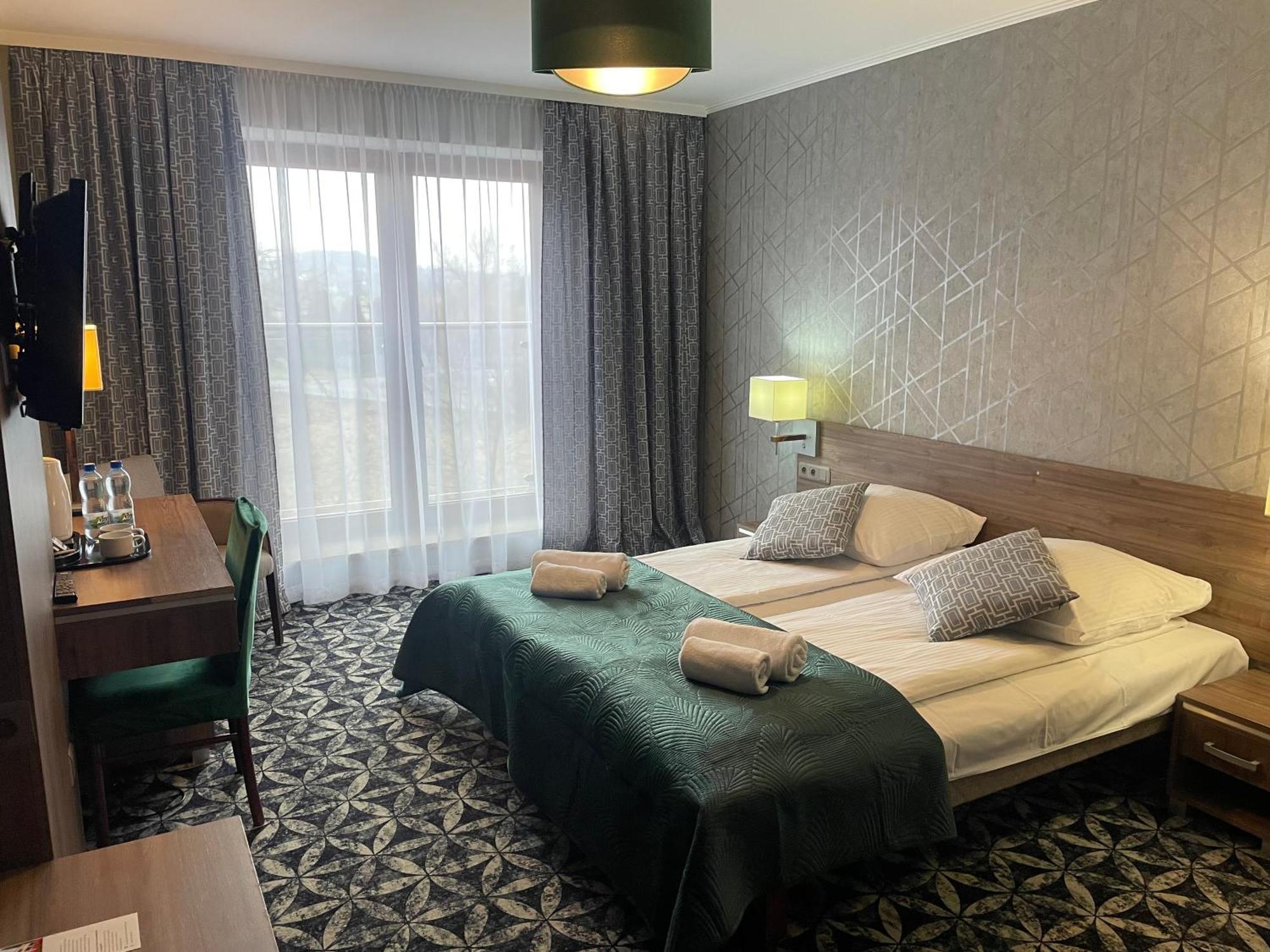 Hotel Zakliki クラクフ エクステリア 写真