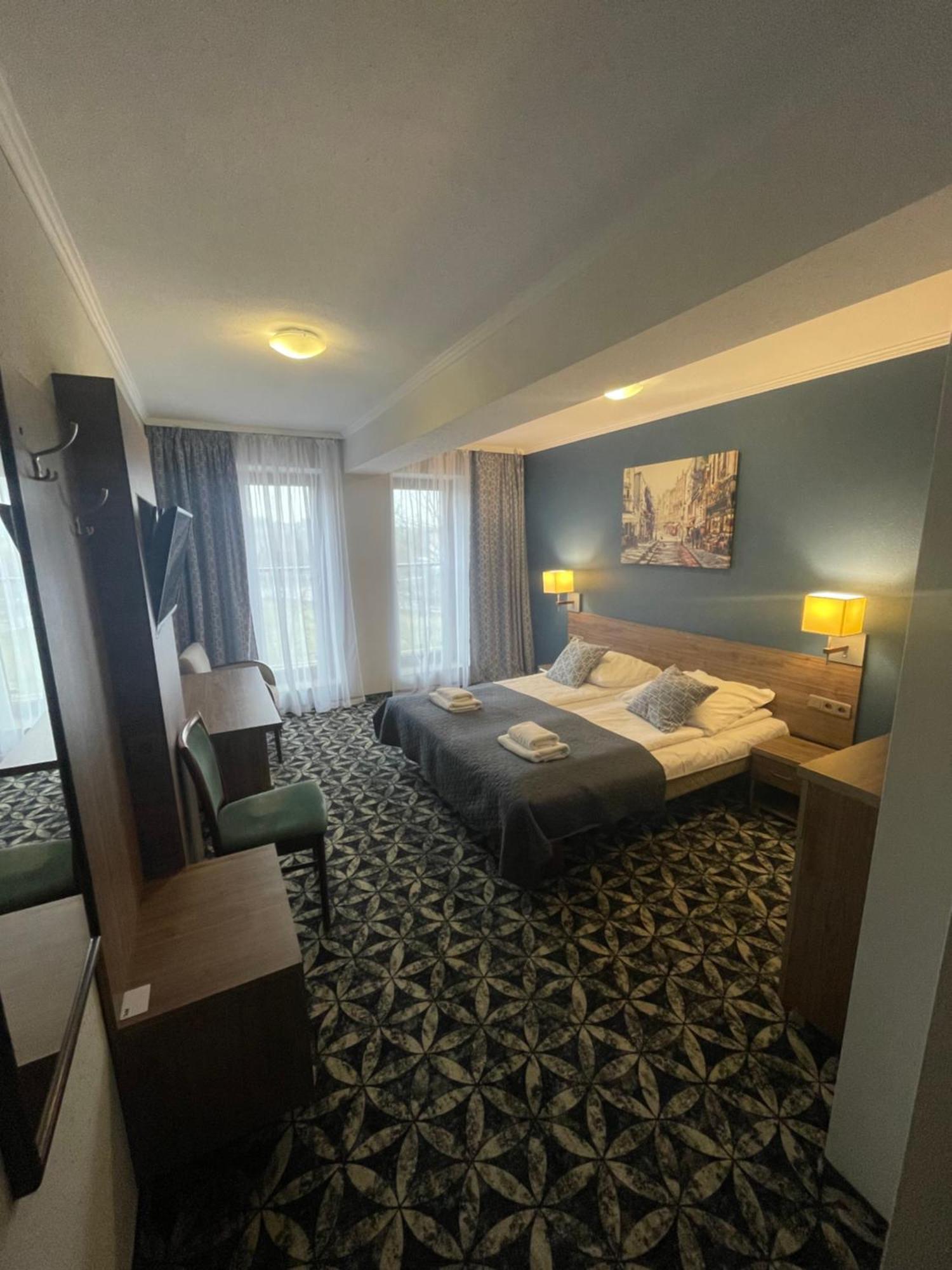 Hotel Zakliki クラクフ エクステリア 写真