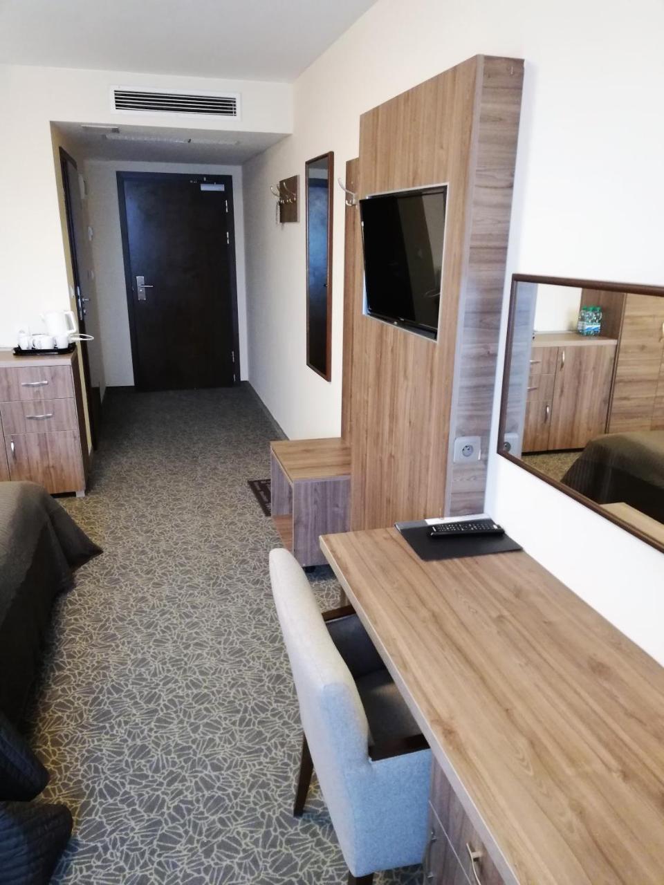 Hotel Zakliki クラクフ エクステリア 写真
