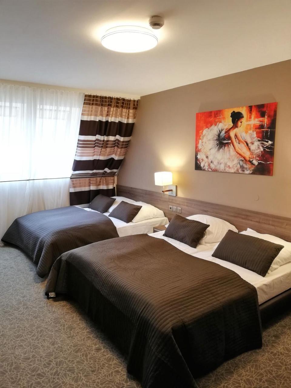 Hotel Zakliki クラクフ エクステリア 写真