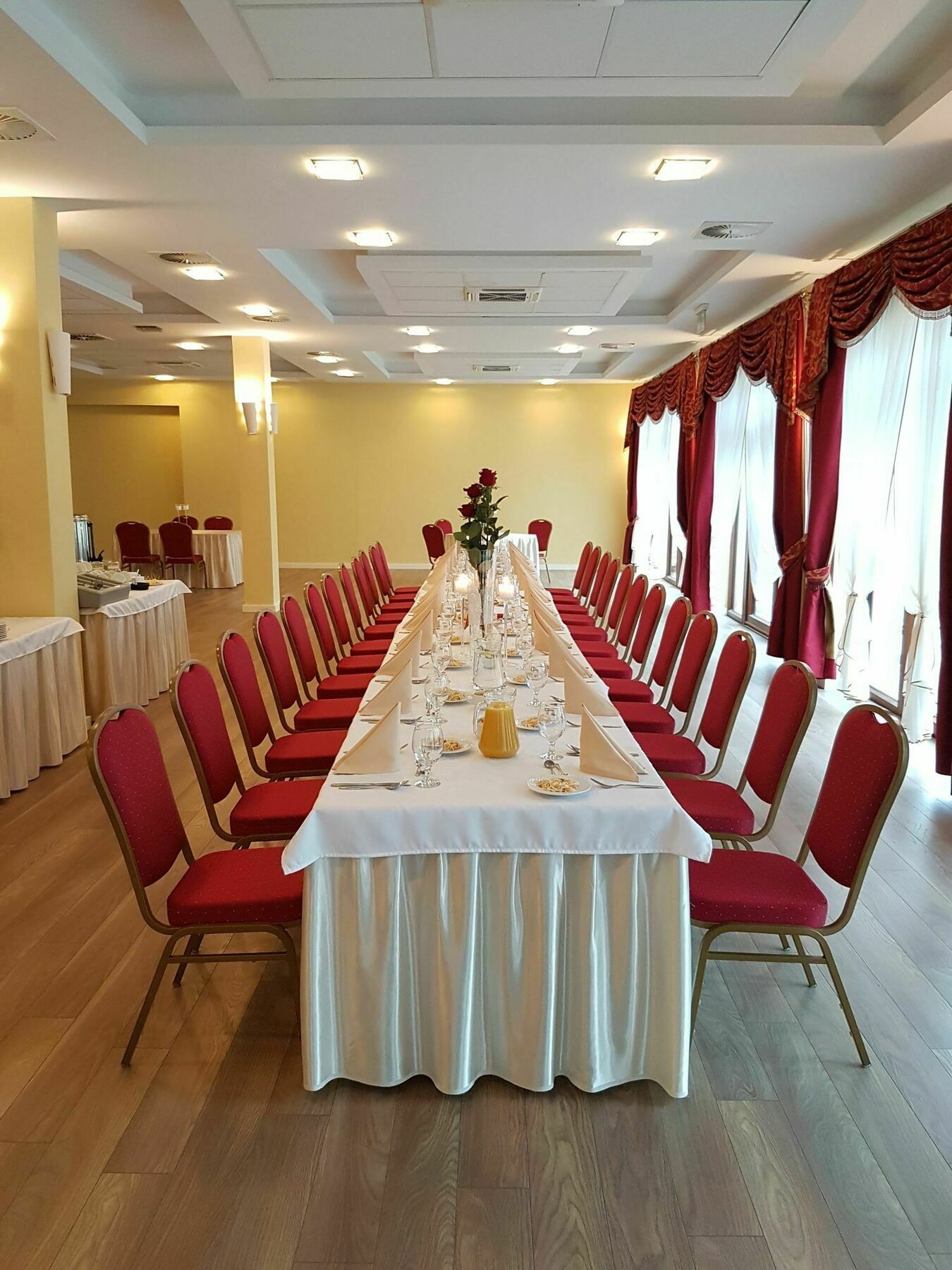 Hotel Zakliki クラクフ エクステリア 写真