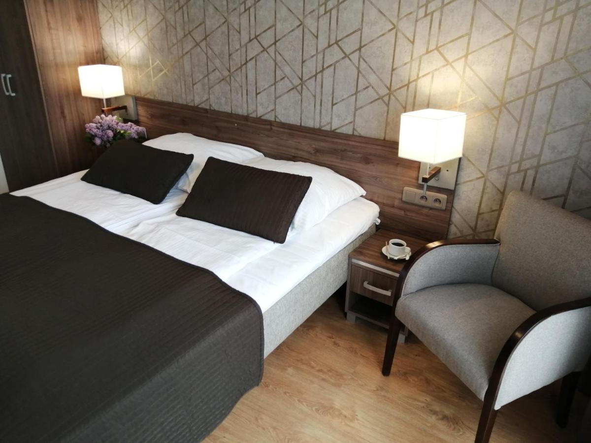 Hotel Zakliki クラクフ エクステリア 写真