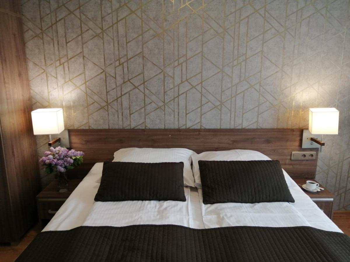 Hotel Zakliki クラクフ エクステリア 写真